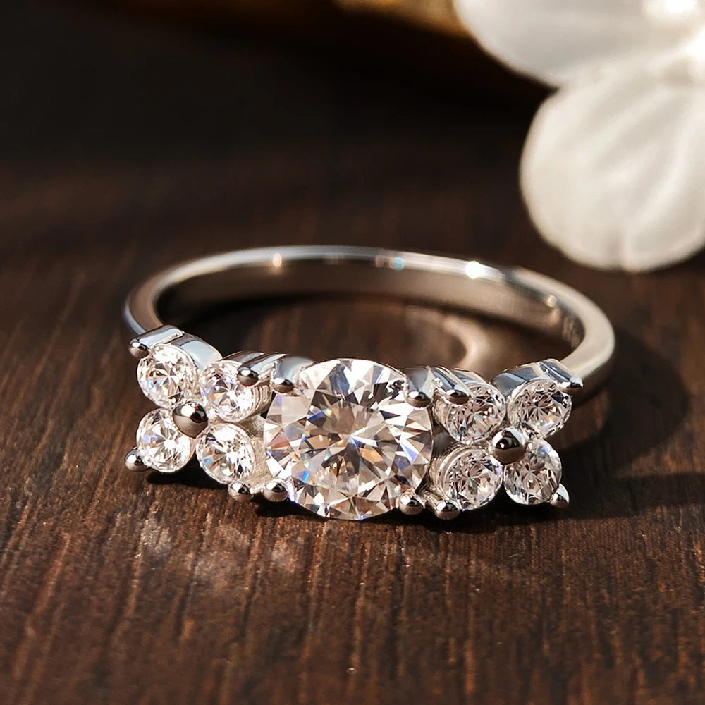KNOBSPIN D VVS1 1ct Moissanite Engagement Rings for Women s925 Sterling Sliver Plated 18k White Gold Promise Ring for Her Gift