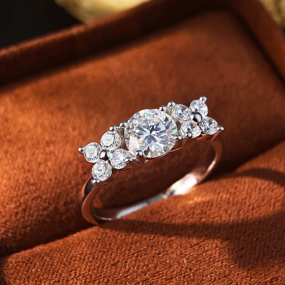 KNOBSPIN D VVS1 1ct Moissanite Engagement Rings for Women s925 Sterling Sliver Plated 18k White Gold Promise Ring for Her Gift