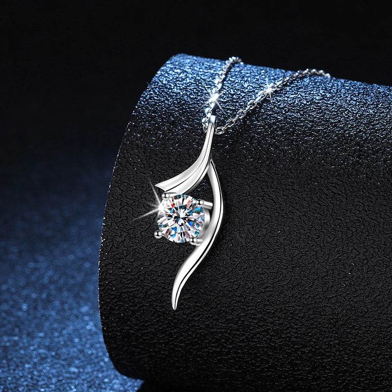 NeeTim 1ct Moissanite Pendant Necklace S925 Sterling Silver Sparkling Lab Diamond Fine Jewelry Wedding Party Necklaces for Women