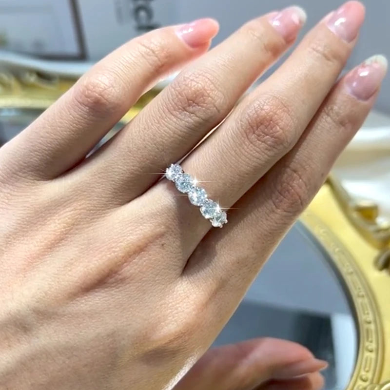 0,3 CT 4mm Moissanite Ring – 5-Stone Wedding Band, S925 Sterling Silver White Gold Plated