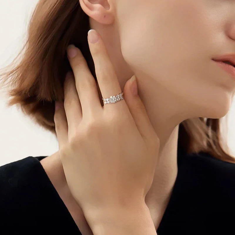 KNOBSPIN D VVS1 1ct Moissanite Engagement Rings for Women s925 Sterling Sliver Plated 18k White Gold Promise Ring for Her Gift