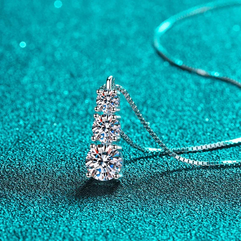 1,8 CT 3-Stone Moissanite Pendant Necklace S925 Sterling Silver Sparkling Diamond Necklace Fine Wedding Jewelry