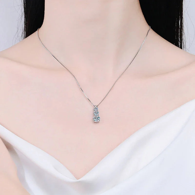 1,8 CT 3-Stone Moissanite Pendant Necklace S925 Sterling Silver Sparkling Diamond Necklace Fine Wedding Jewelry