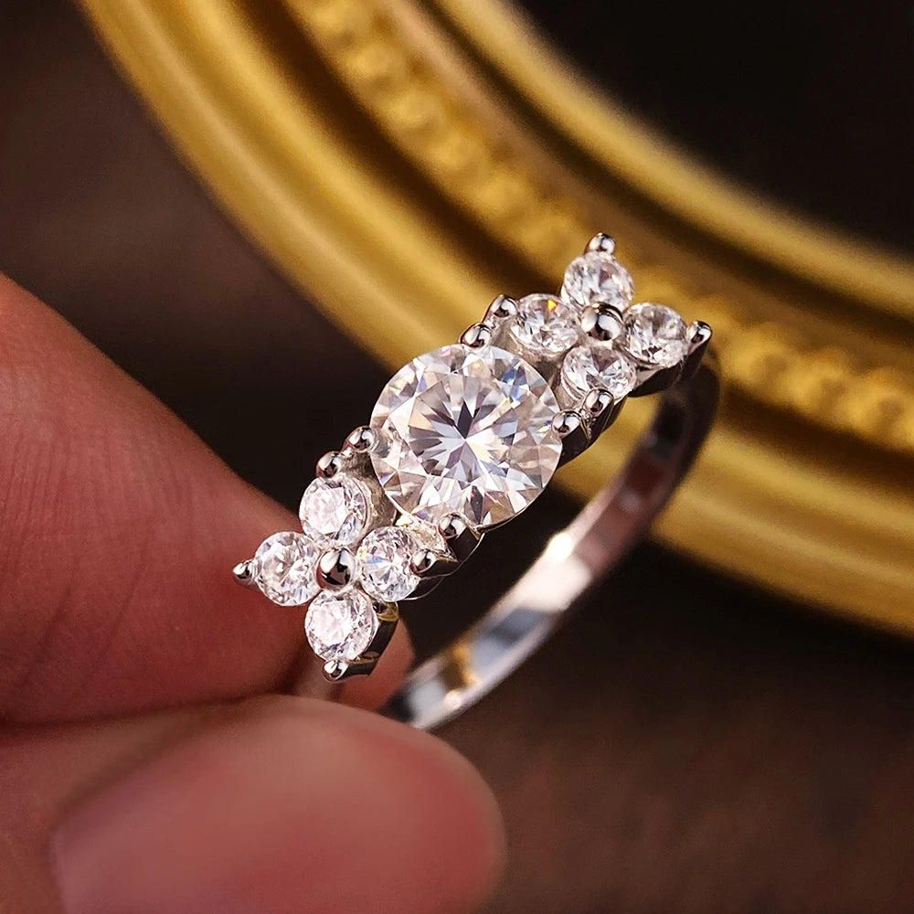 KNOBSPIN D VVS1 1ct Moissanite Engagement Rings for Women s925 Sterling Sliver Plated 18k White Gold Promise Ring for Her Gift