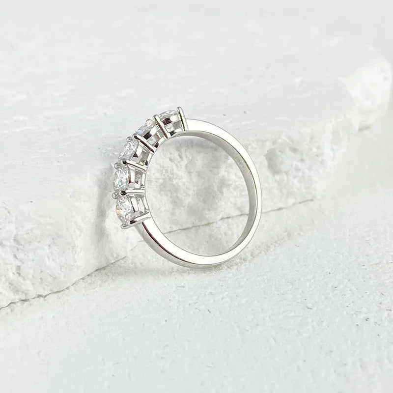 0,3 CT 4mm Moissanite Ring – 5-Stone Wedding Band, S925 Sterling Silver White Gold Plated
