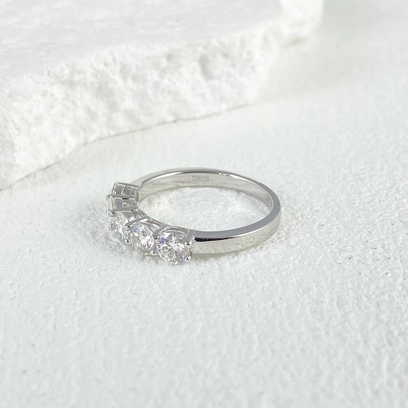 0,3 CT 4mm Moissanite Ring – 5-Stone Wedding Band, S925 Sterling Silver White Gold Plated